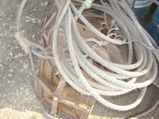 Prinşi la furat de componente metalice, în Cumpăna